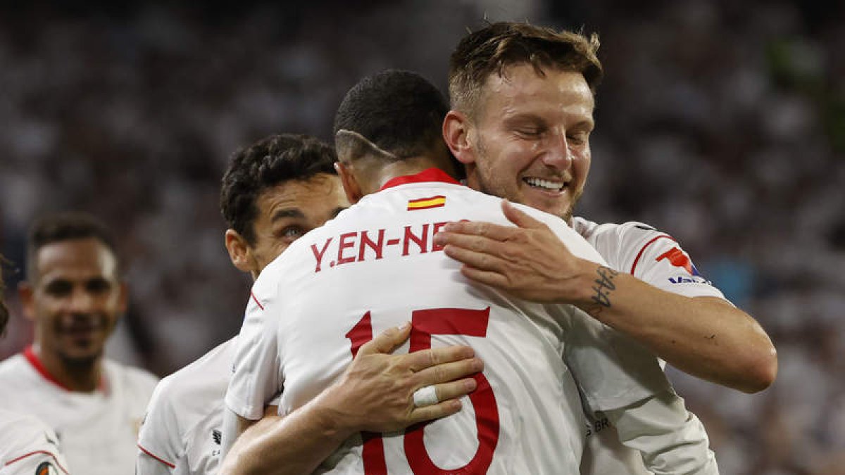 El Sevilla jugó un partido histórico y elimina al Manchester United de la Liga Europa. JULIO MUÑOZ
