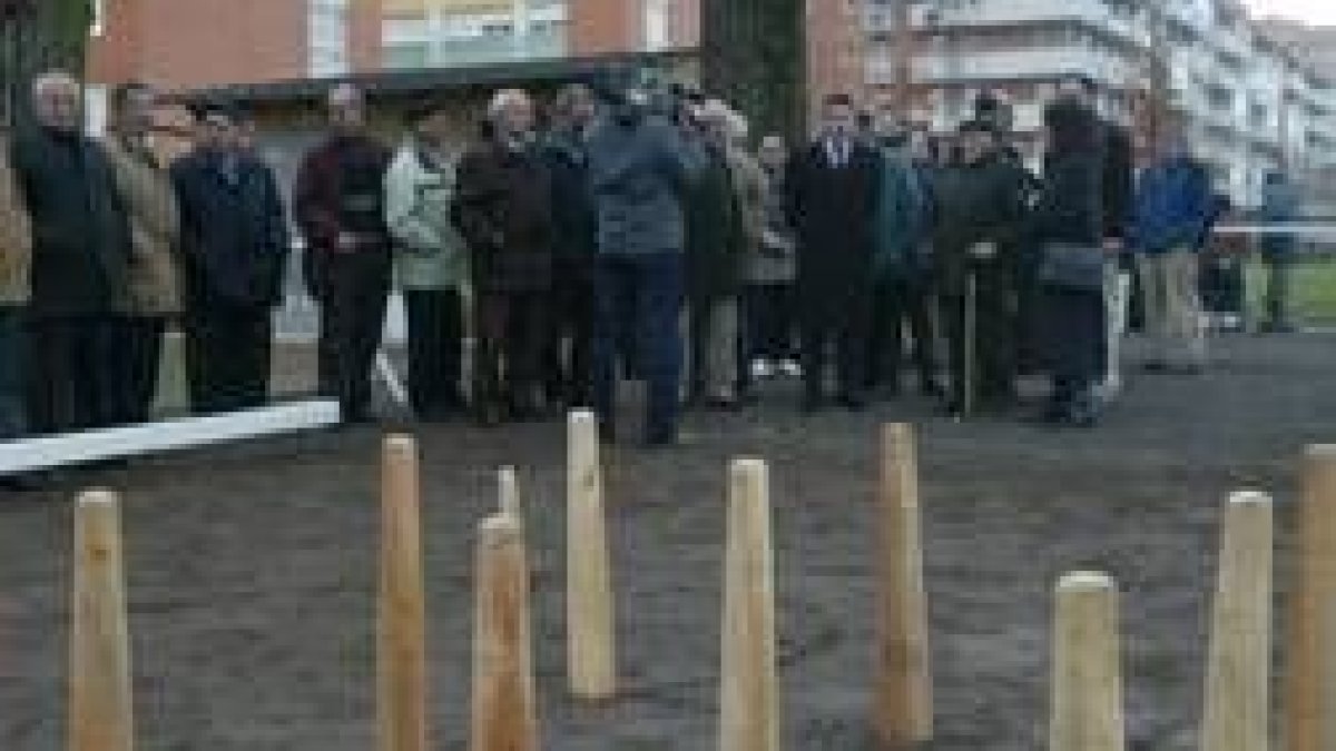 El alcalde de León inauguró la bolera del polígono 58