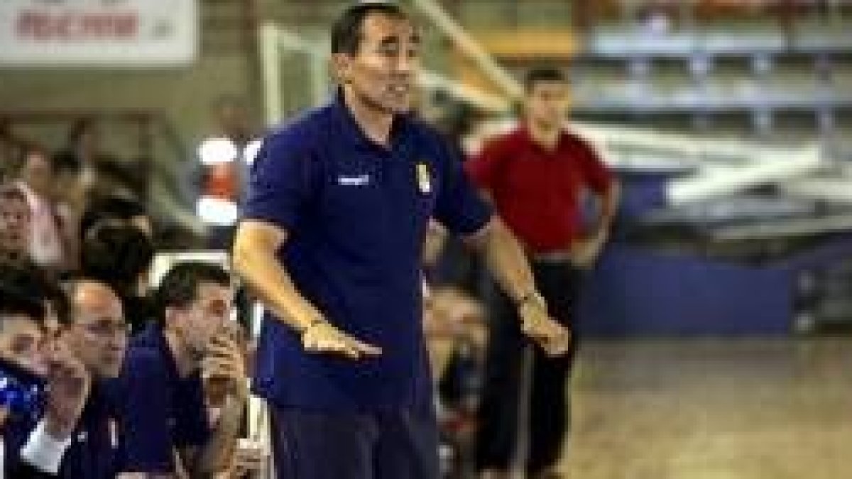 Talant Dujshebaev exige calma a sus jugadores durante el encuentro