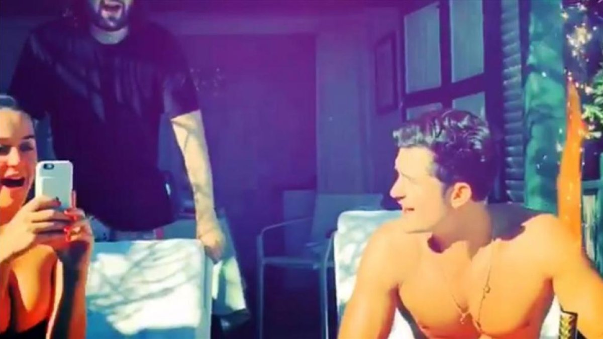 Katy Perry ha publicado esta imagen en Instagram para confirmar que sigue su relación con Orlando Bloom.