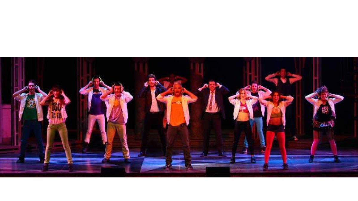 Un instante en la puesta en escena, ayer, del espectáculo ‘40 El Musical’ en el Auditorio Ciudad de León.
