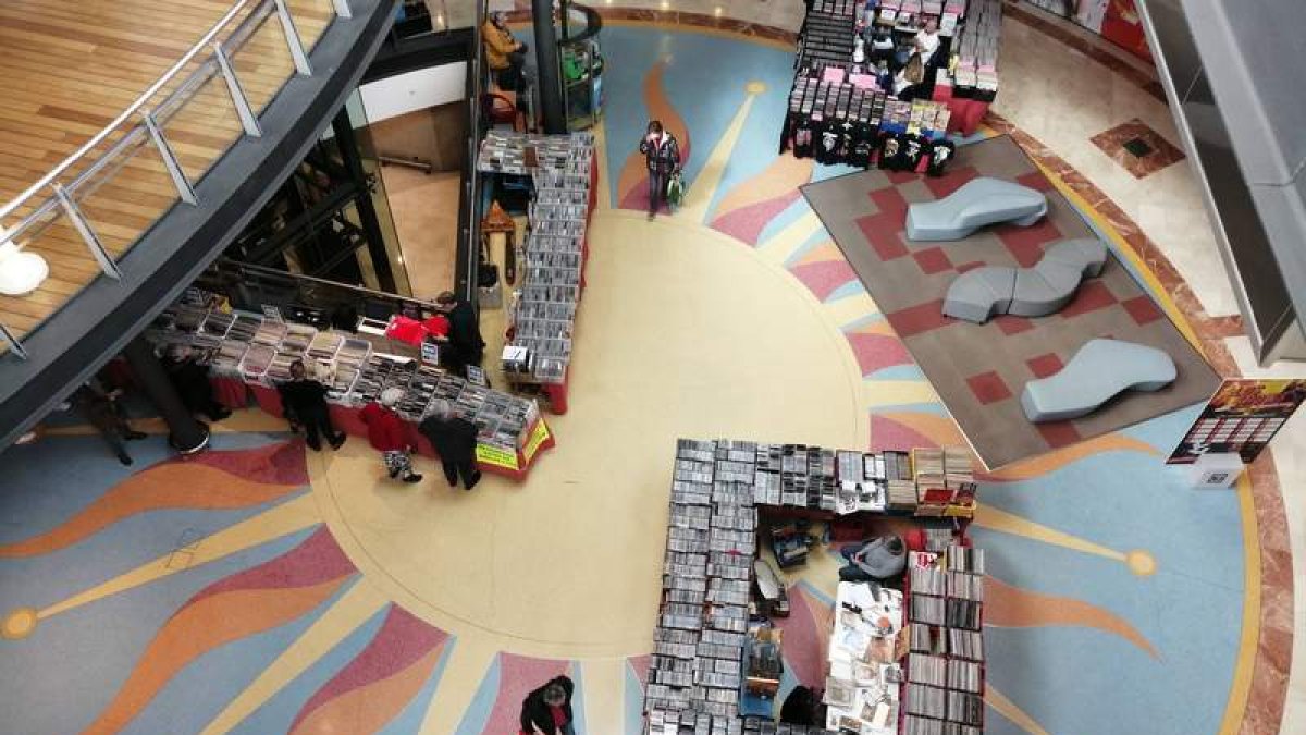 La Feria de Discos y Cine de León, un clásico desdehace 25 años, se celebró este fin de semana. P. R.