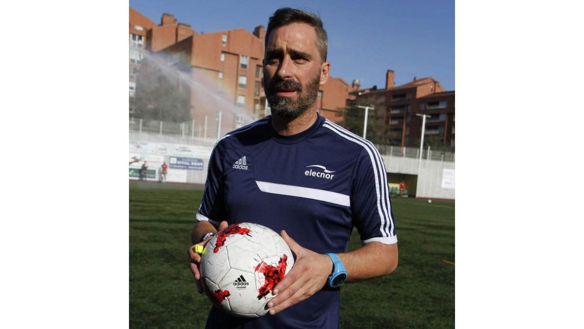 Jon Pérez Bolo, durante un entrenamiento con el Arenas de Getxo en Gobela. MANU CECILIO/EL CORREO