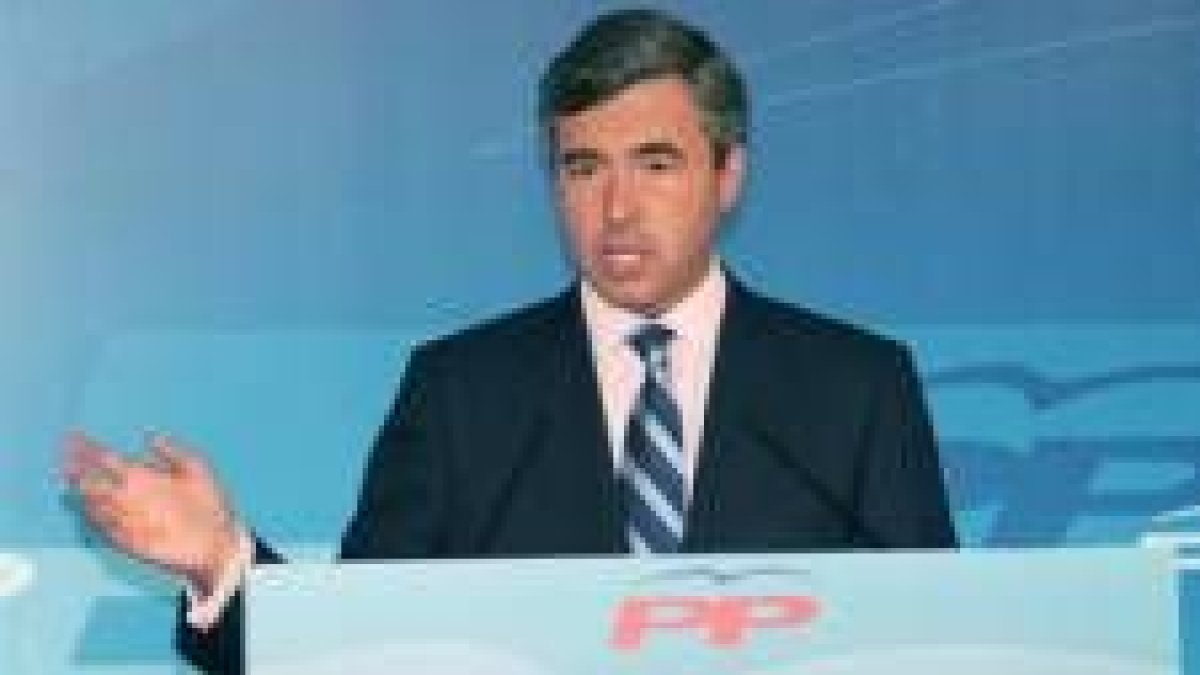 El secretario del partido en la rueda de prensa que ofreció ayer en Madrid