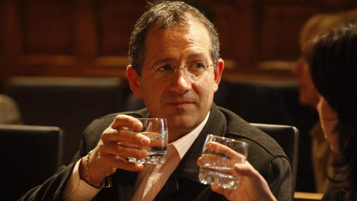 Joaquín Llamas, en una imagen de archivo de un Pleno de la Diputación provincial. JESÚS