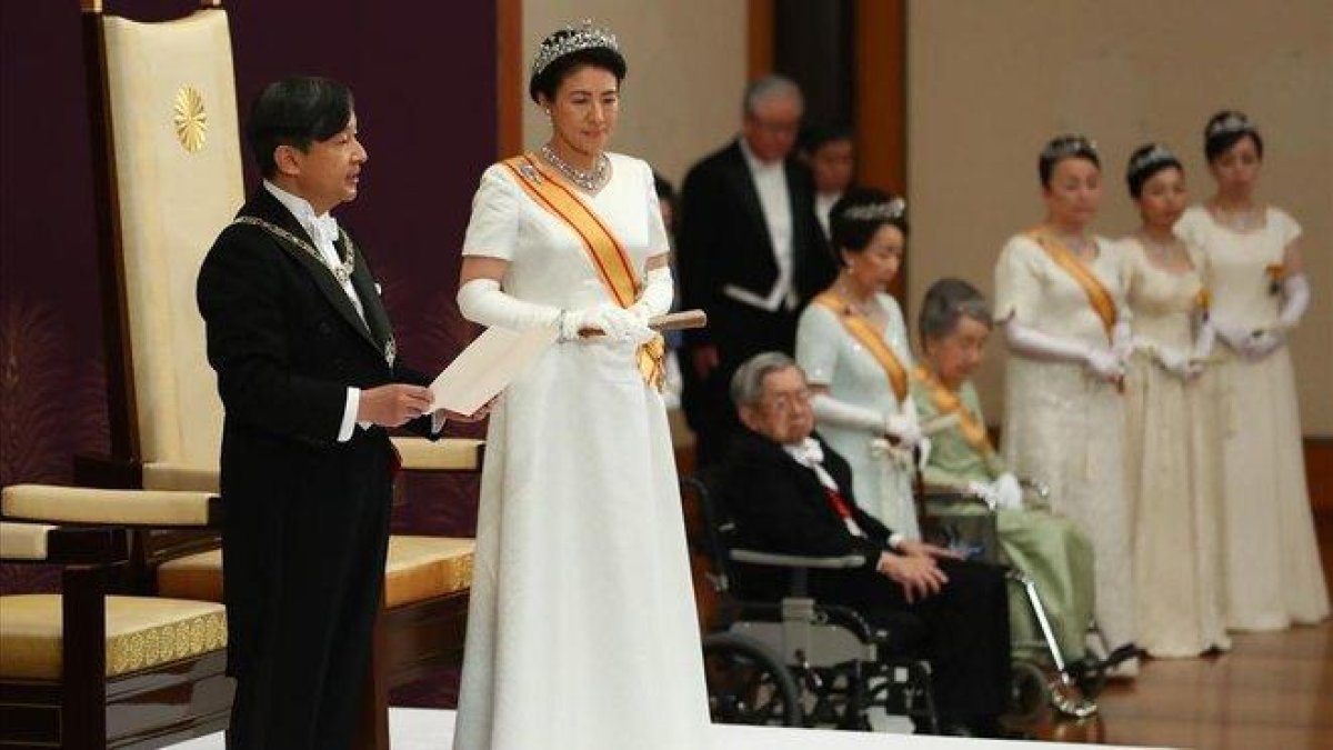 Naruhito y Masako en el Salón Pino del Palacio Imperial.