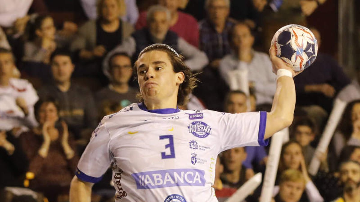 El Abanca Ademar juega hoy contra el Zamora antes de viajar a Francia para la vuelta contra el Montpellier. MARCIANO PÉREZ