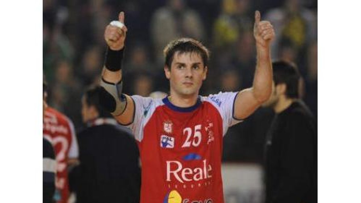 Dalibor Cutura quiere volver a repetir este gesto al término del partido ante el Valladolid.