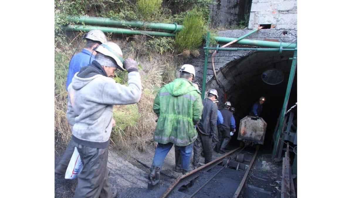 Trabajadores de Alto Bierzo en una imagen de archivo.