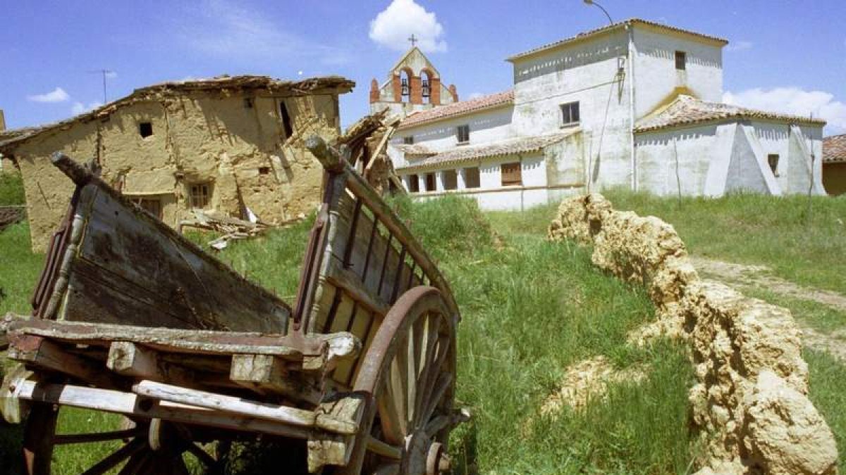 La publicación pone el acento en el progresivo abandono de los pueblos. ACACIO