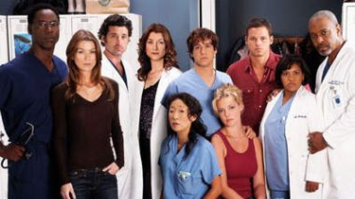 Imagen de los principales intérpretes de esta teleserie sobre un equipo de cirujanos.