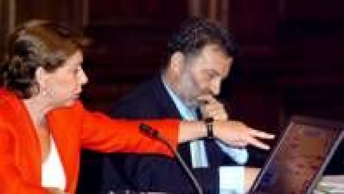 La ministra, junto al presidente del GIF, Antonio González