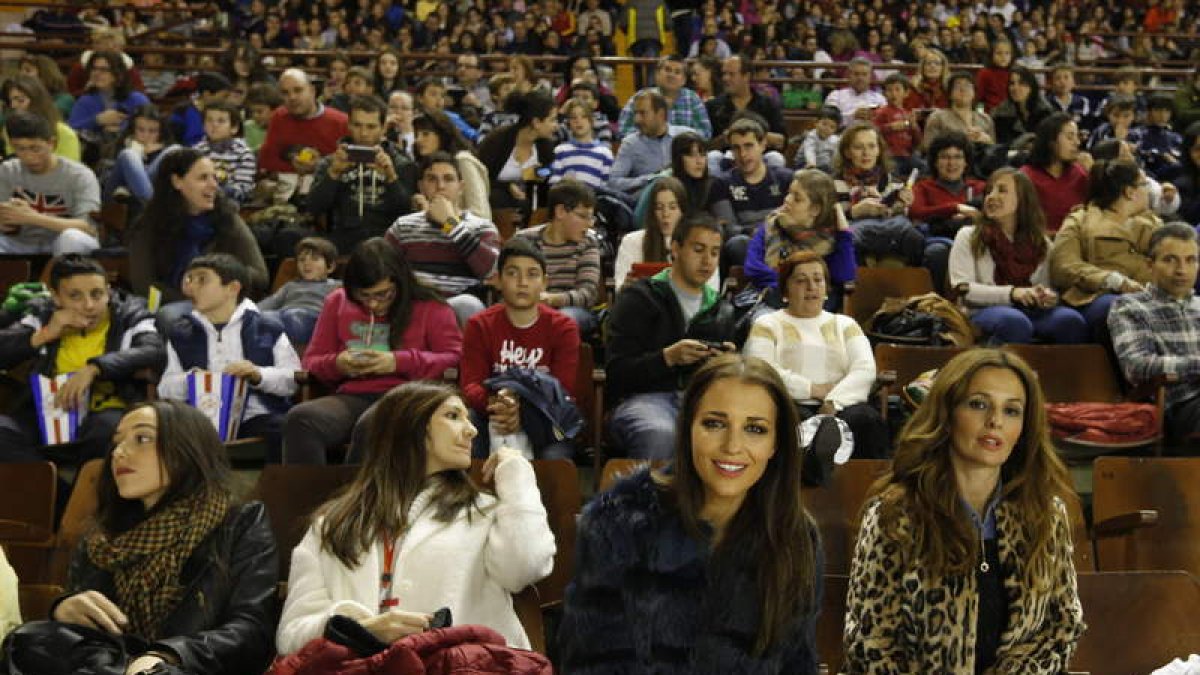 La mujer de David Bustamante, Paula Echevarría, en la grada del Palacio.