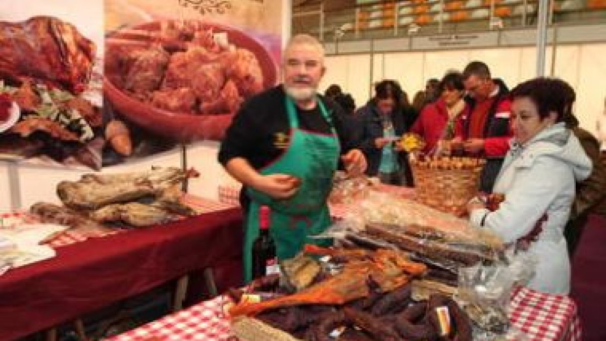 Los chorizos, la morcilla y los embutidos más leoneses no faltaron a la cita gastronómica.