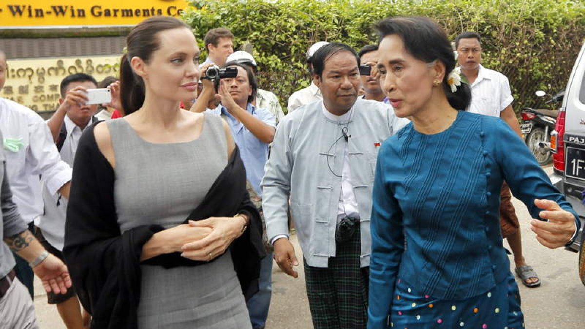 Angelina Jolie, junto a la líder de la oposición birmana Aung San Suu Kyi.