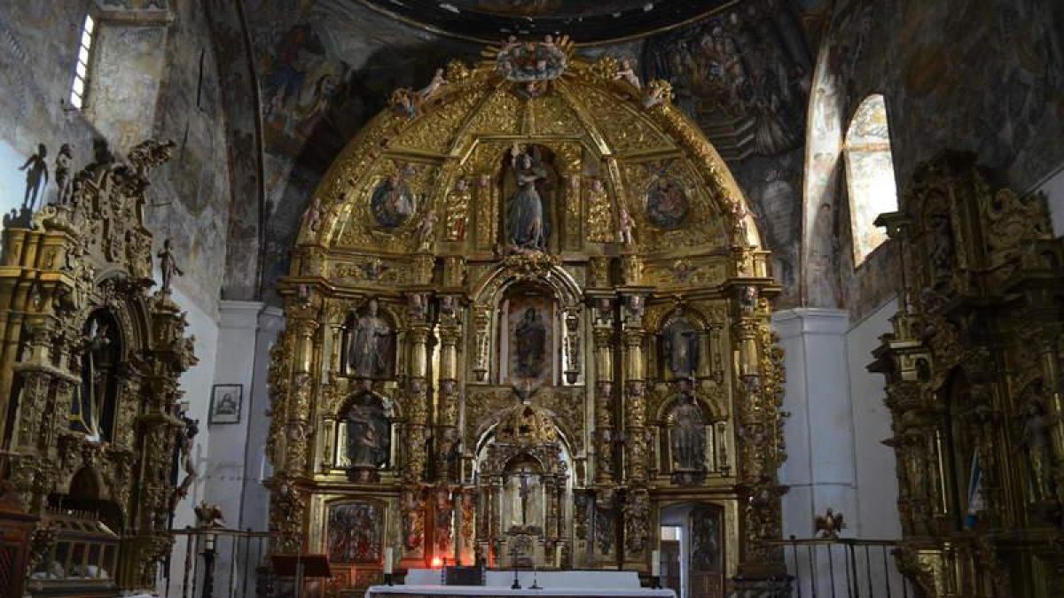 Retablo mayor de la iglesia de Campazas tras los trabajos de conservación y limpieza.