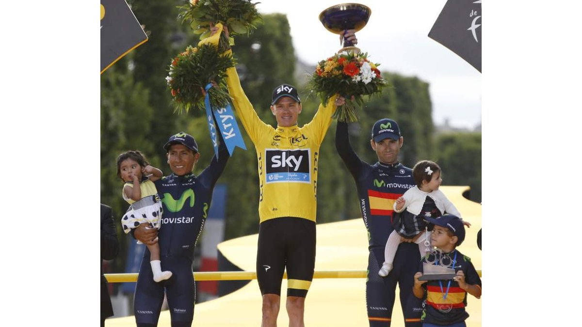 Froome, el ganador del Tour, flanqueado por Quintana, segundo, y Valverde. tercero.