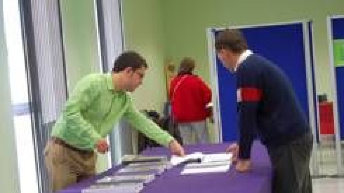 La oficina está ubicada en el Centro Municipal de Mayores de Trobajo del Camino