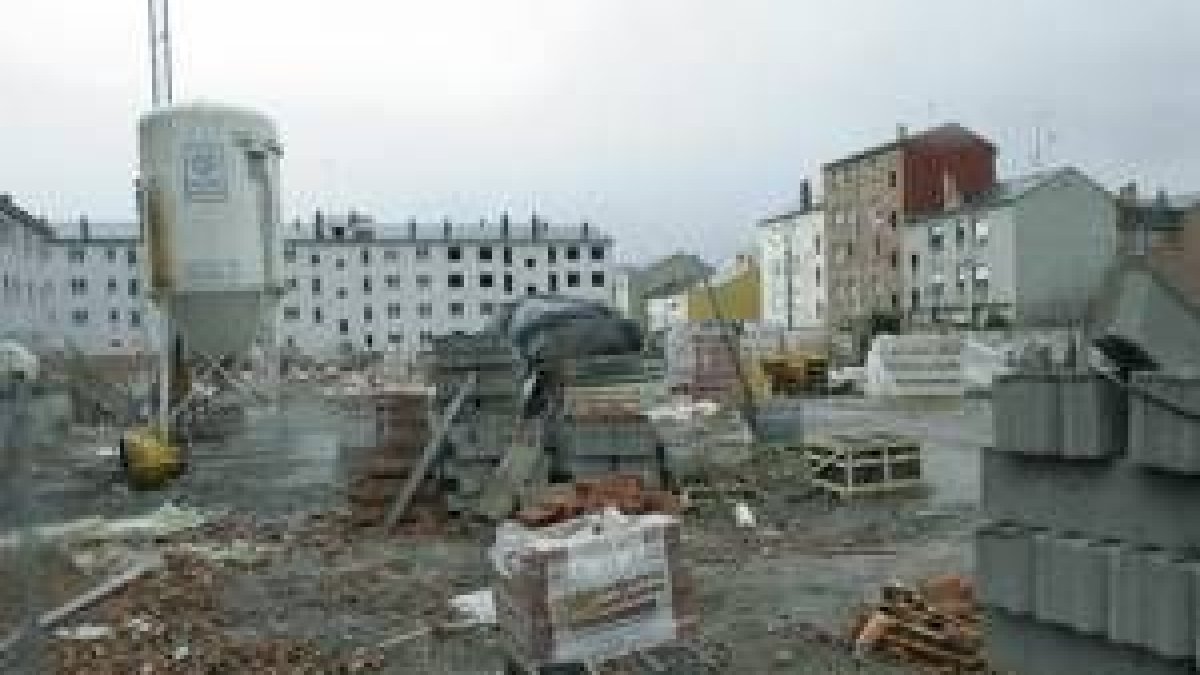 Imagen de una de las principales obras de construcción que están en marcha en la avenida de la Cemba
