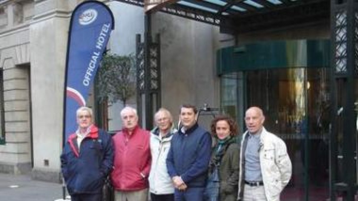 Riesco junto al resto de la delegación que defendió los intereses de Ponferrada en Melbourne.