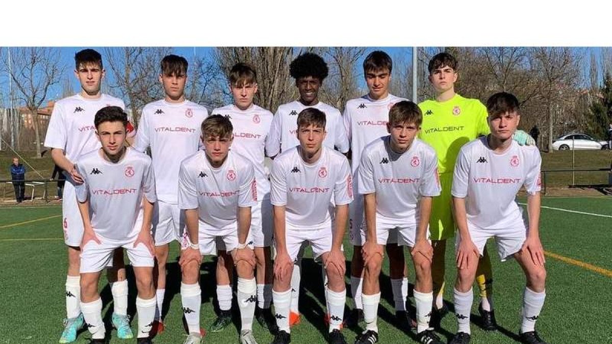 Formación del equipo de la Cultural B que ocupa la segunda posición del grupo B de la 1.ª División Regional Juvenil. CYDL.