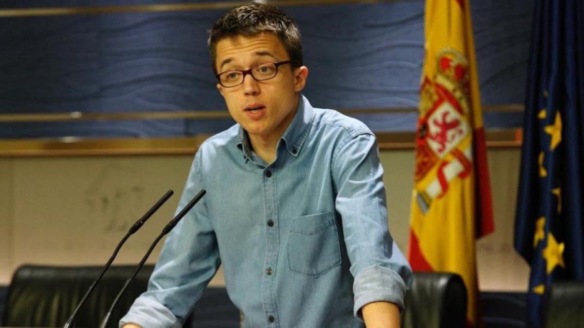Íñigo Errejón en rueda de prensa en el Congreso de los Diputados.