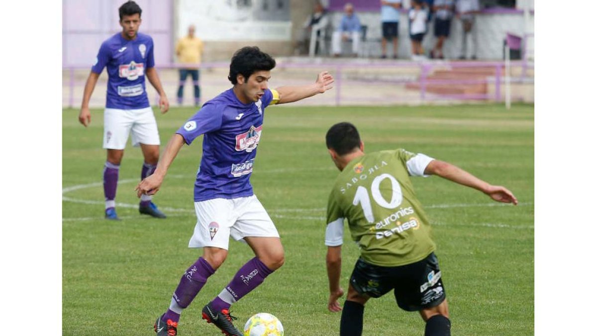 Mateo se retiró lesionado de la segunda parte. FERNANDO OTERO.