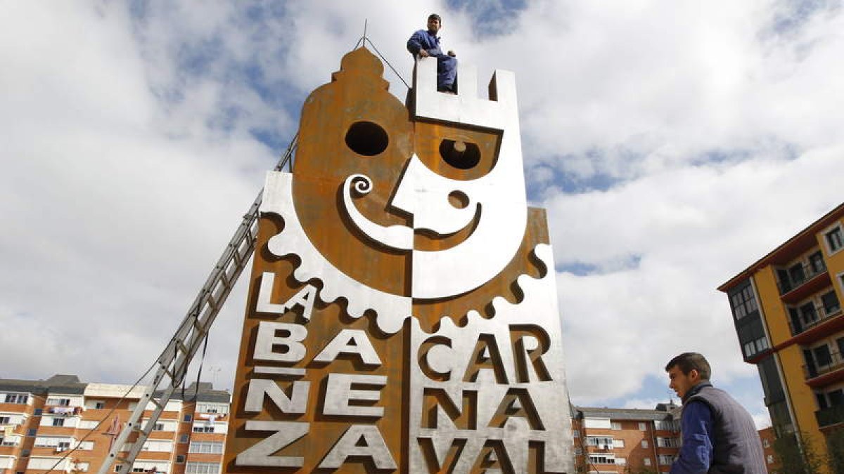 La instalación fue espectacular por las dimensiones de la escultura.