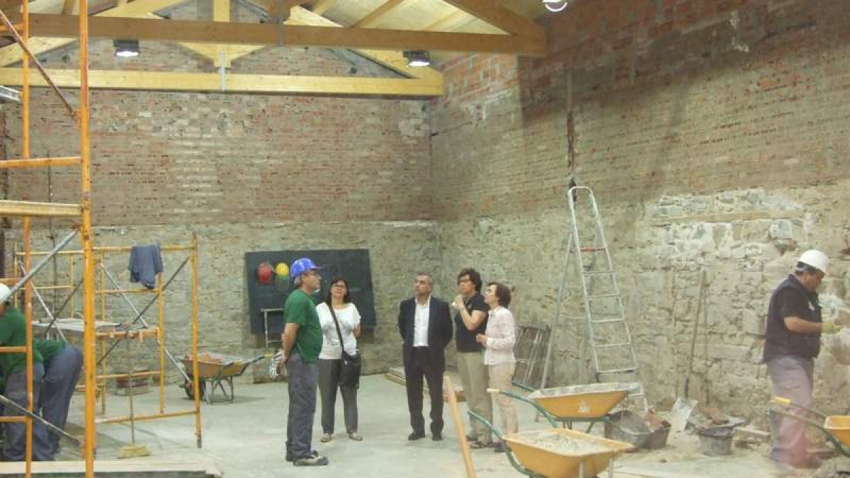 Palazuelo y Piedad del Río visitan las obras del programa de formación dual.