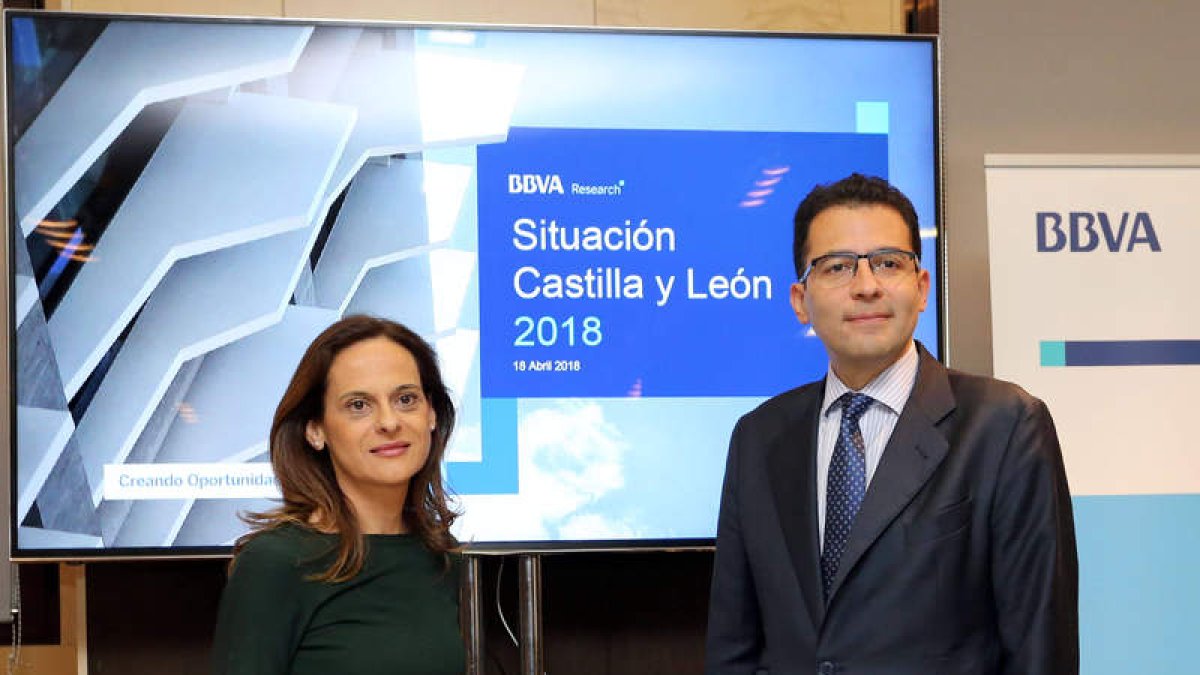 Yolanda Martínez-Bajo y Miguel Cardoso presentan Situación Castilla y León. RUBÉN CACHO
