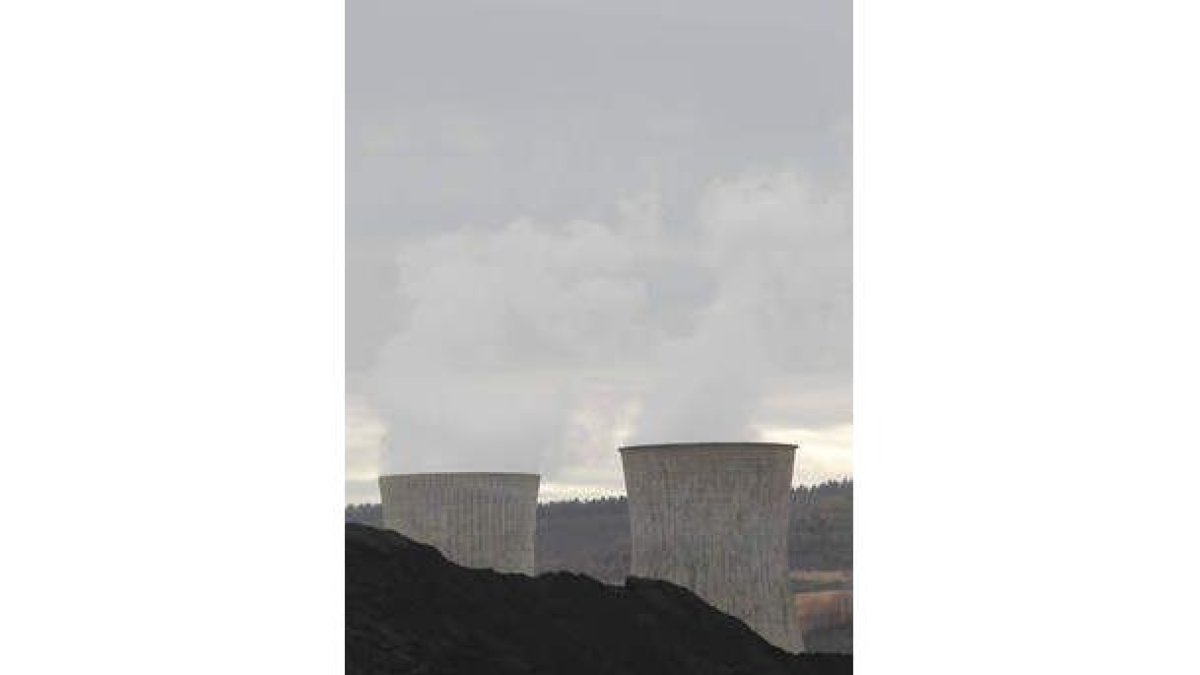 Montonera de carbón en la térmica de La Robla.