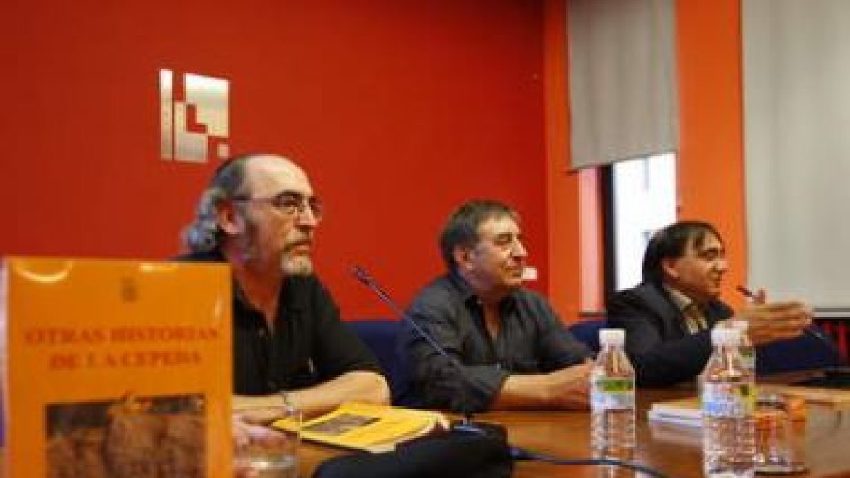 Pedro Trapiello, Ignacio Redondo y José Antonio Martínez Reñones, en la presentación.