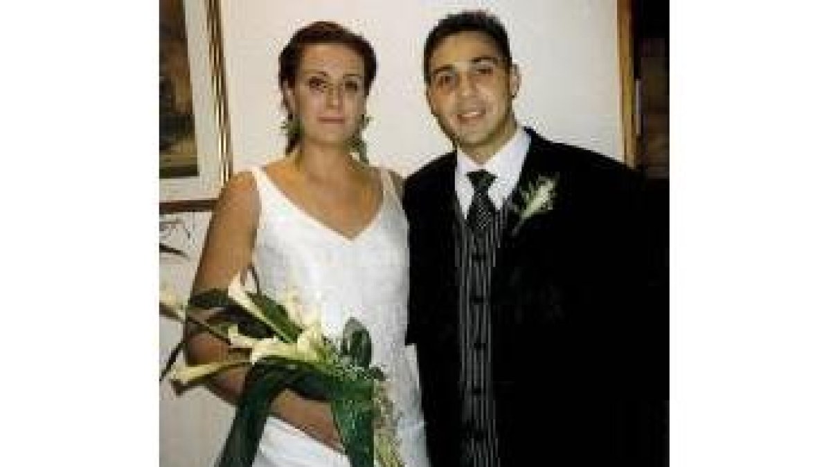 Rocío de Llamas Velasco y Alberto Cruz Rodríguez, tras su boda