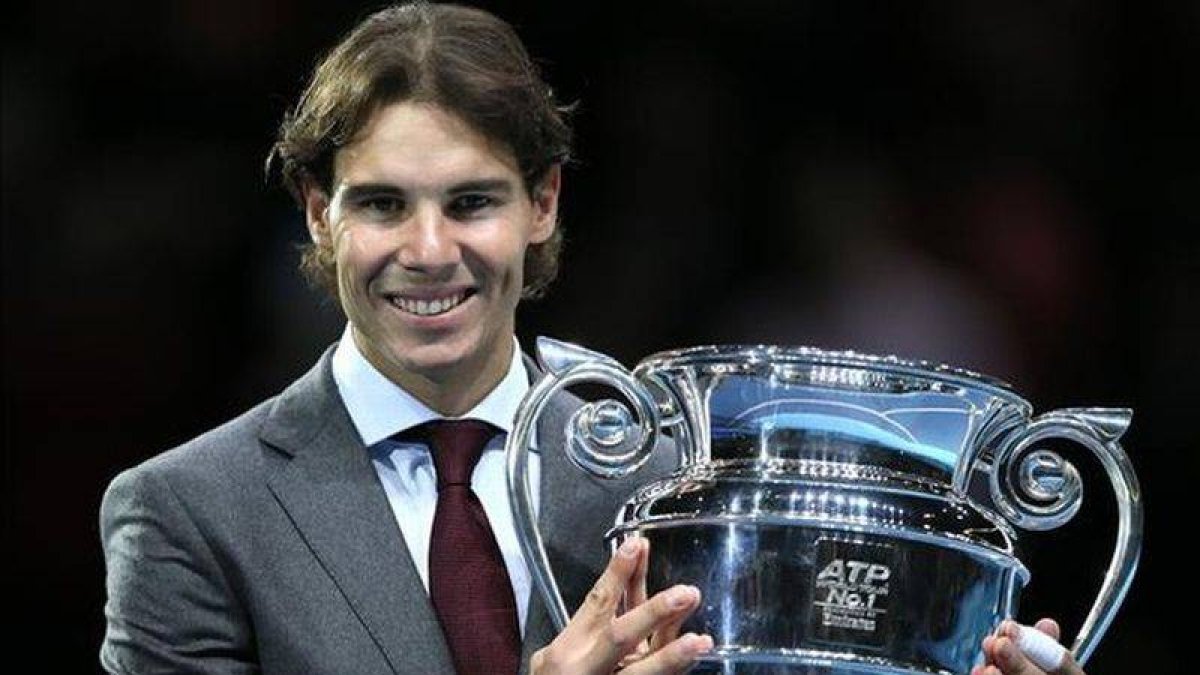 Nadal, con el trofeo de número 1.