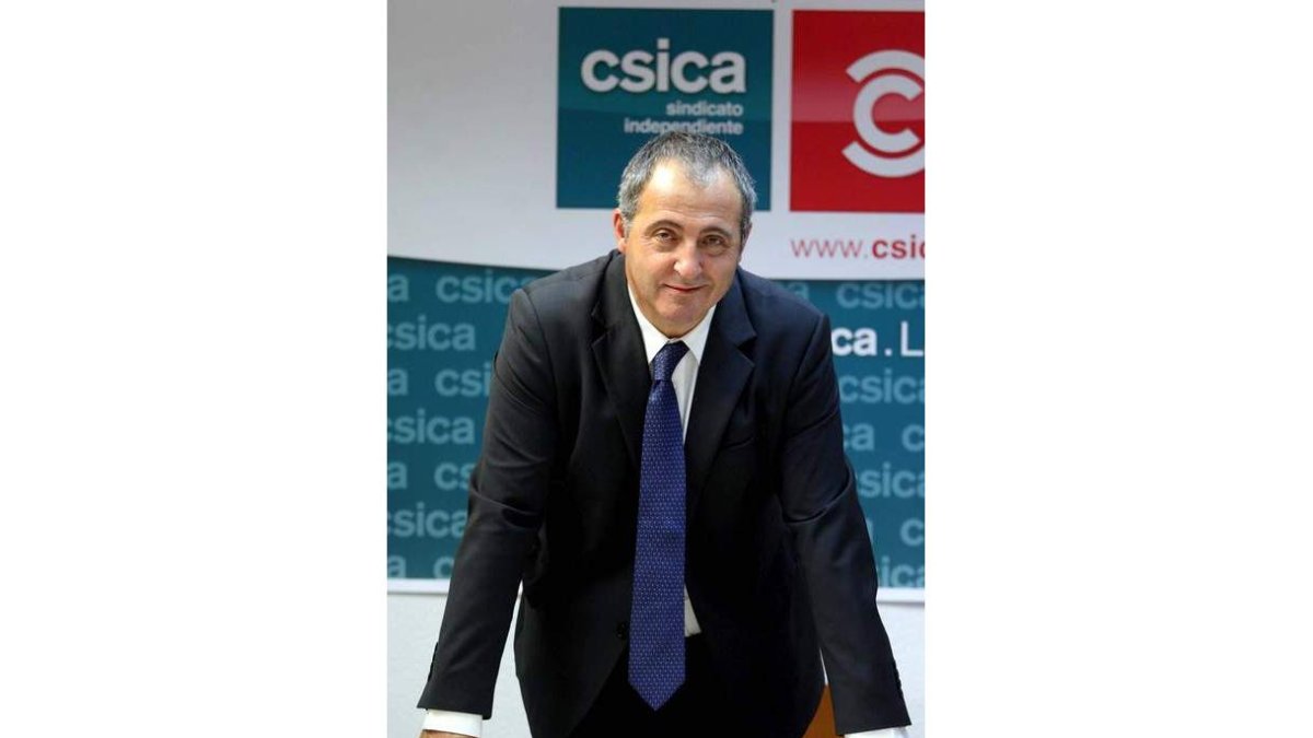 El presidente del sindicato independiente Csica, en la sede.