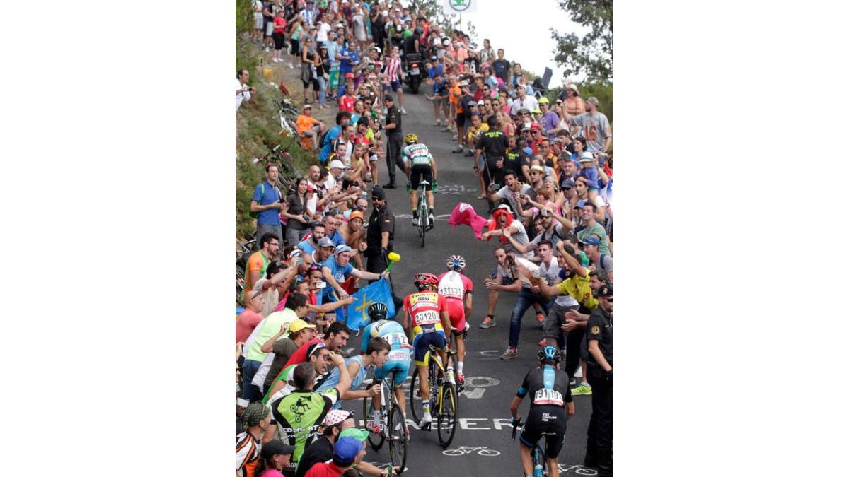 Purito, Contador, Aru y Froome en los tres kilómetros de ascensión a La Camperona.