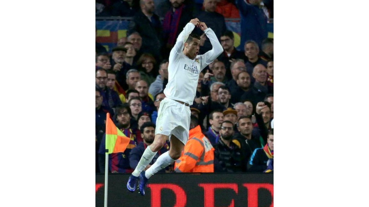 Cristiano Ronaldo celebra el segundo gol del Real Madrid ante el Barcelona. ALBERTO ESTÉVEZ
