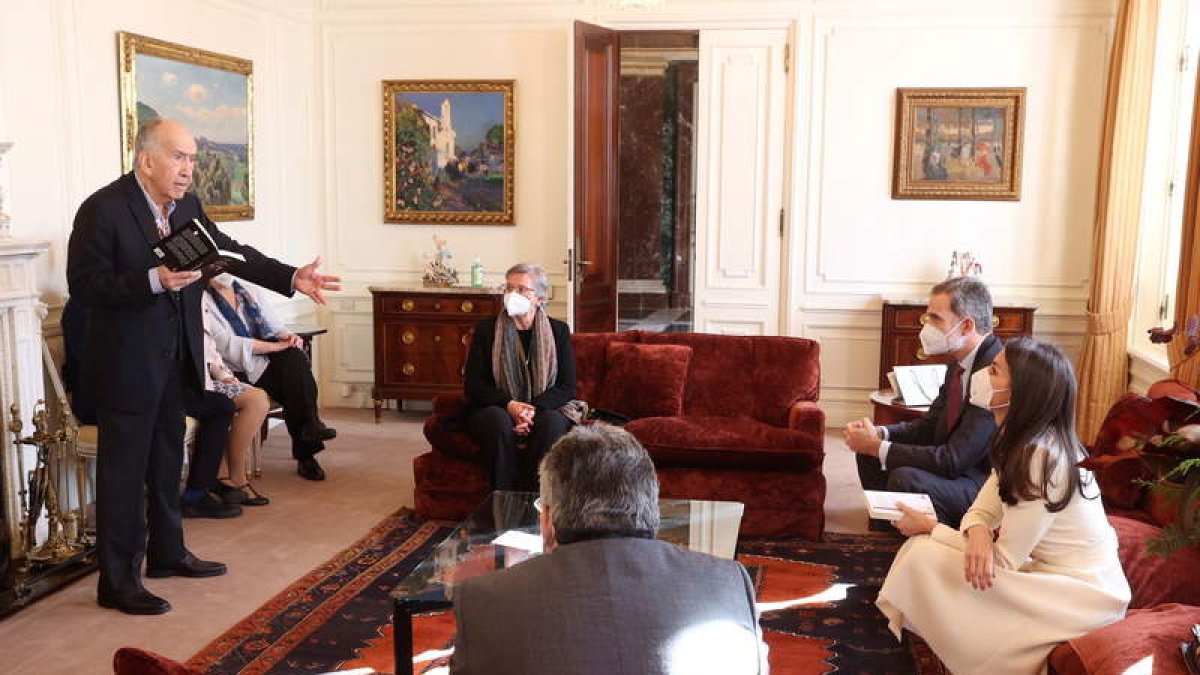 La entrega tuvo lugar en el Palacete Albéniz, residencia de los reyes en Barcelona. JOSÉ JIMÉNEZ HANDOUT