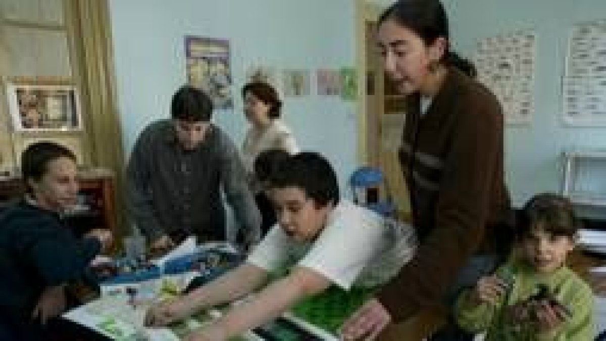 Los niños hiperactivos tienen problemas de rendimiento escolar y dificultades de adaptación social