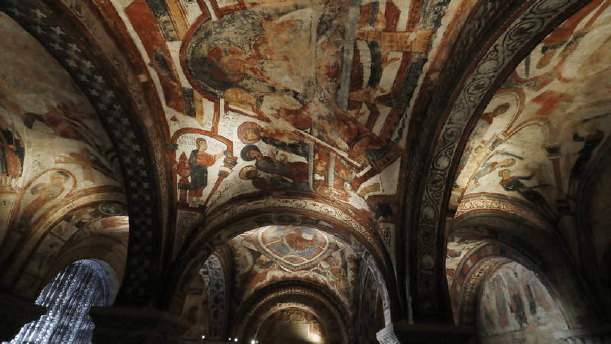 Detalle de las pinturas románicas del Panteón Real de San Isidoro. RAMIRO