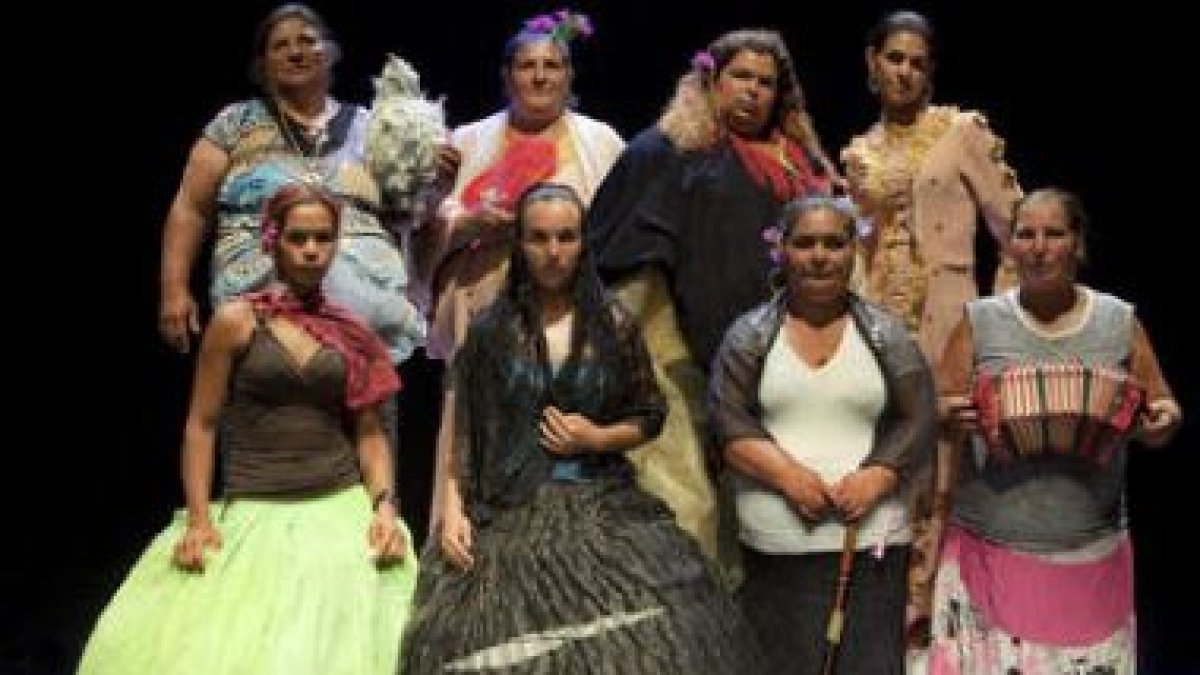 Un momento de la representación de las gitanas del barrio sevillano de El Vacíe.