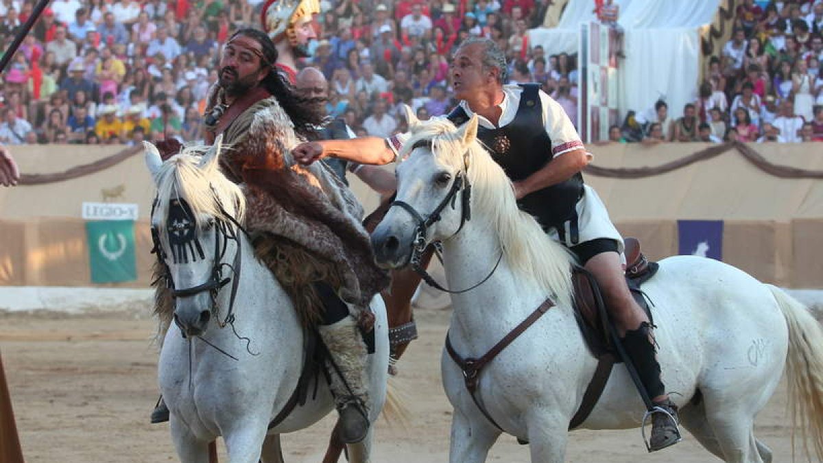 El circo, donde cada verano astures y romanos se disputan el territorio, es uno de los actos más vistosos del programa.