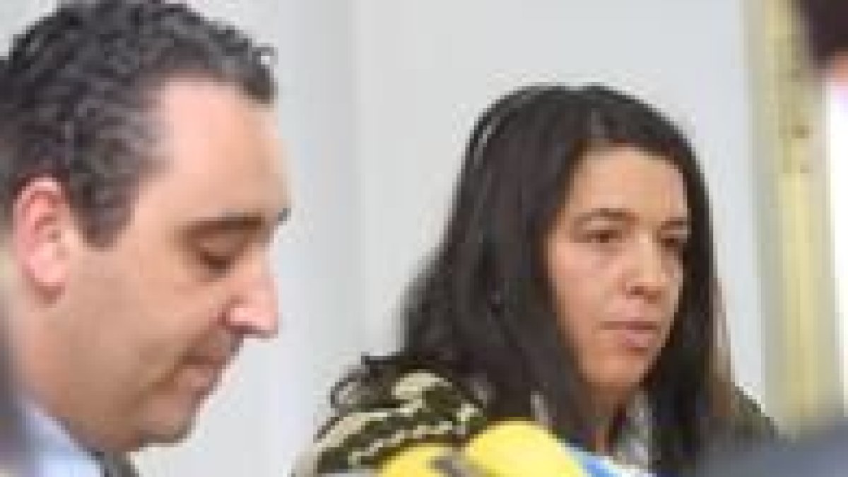 Yolanda Álvarez, ayer junto a Fernando Valcarce, en la sede del PB