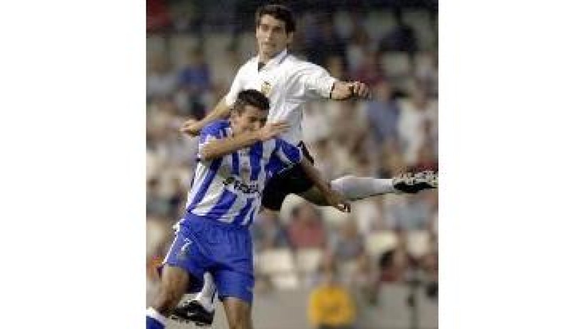 Momento en el que el argentino Roberto Ayala golpea a Makaay
