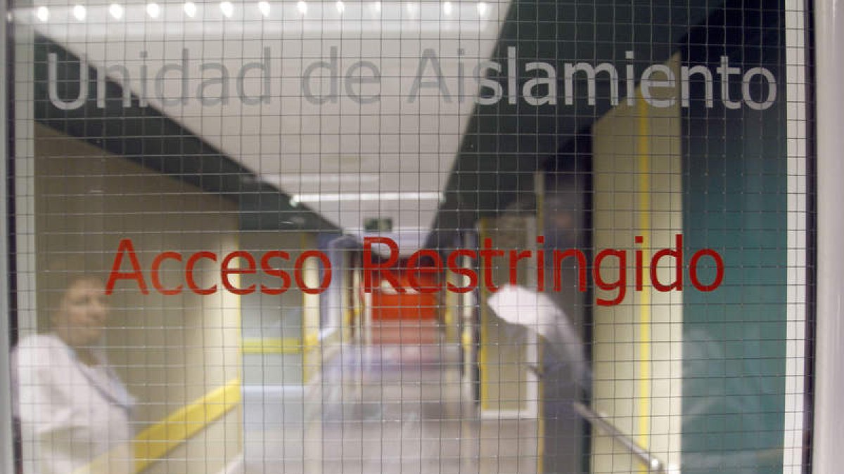 Puerta de acceso a la unidad de aislamiento.
