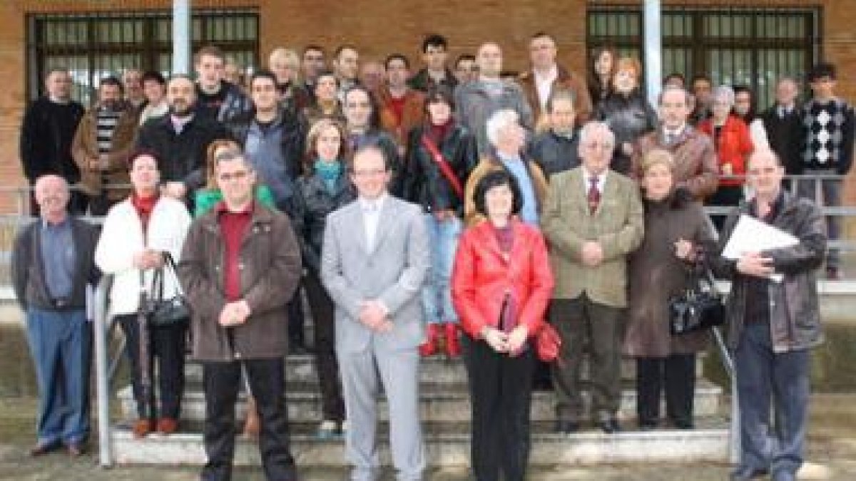 Alumnos de Don Bosco que cumplieron sus Bodas de Plata en la institución docente.