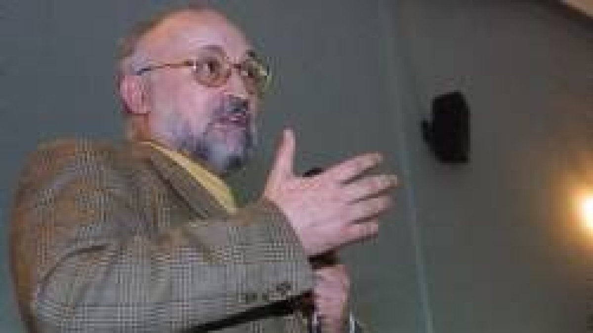 El escritor y crítico literario Emilio Pascual