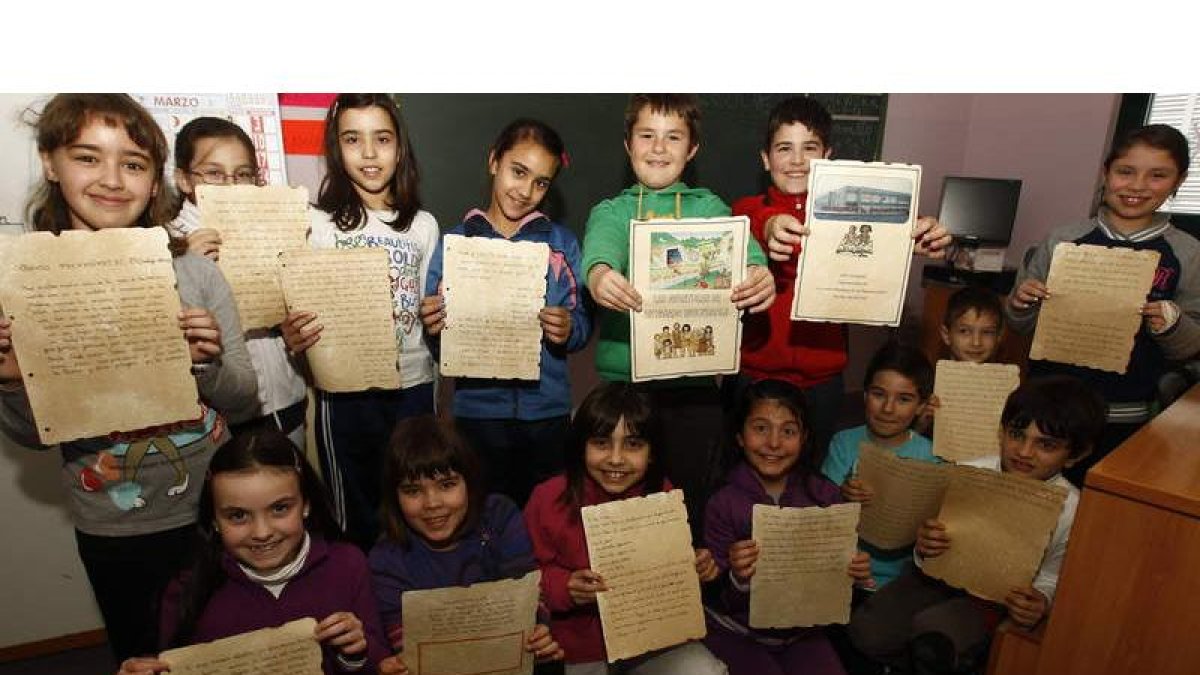 Los catorce niños de la clase del colegio Los Adiles que han conseguido el premio del Canal Historia.