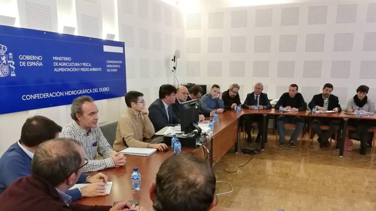 Un momento de la reunión técnica convocada ayer por CHD. DL