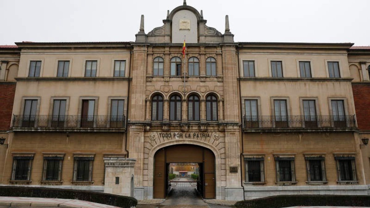La candidatura del PP propone convertir el cuartel de Almansa en una residencia de mayores. FERNANDO OTERO